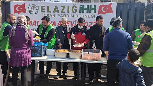 İHH'dan depremzedelere sıcak yemek ve sosyal yardımlar