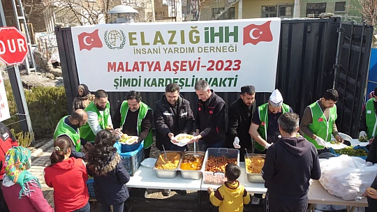 İHH'dan depremzedelere sıcak yemek ve sosyal yardımlar
