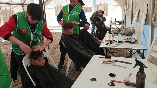 İHH'dan depremzedelere sıcak yemek ve sosyal yardımlar