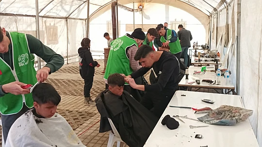 İHH'dan depremzedelere sıcak yemek ve sosyal yardımlar