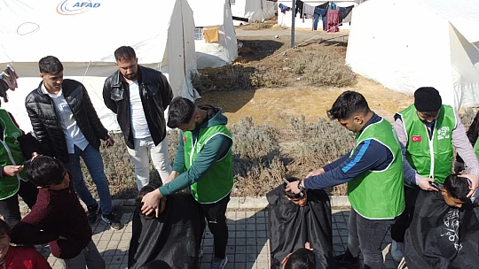 İHH'dan depremzedelere sıcak yemek ve sosyal yardımlar