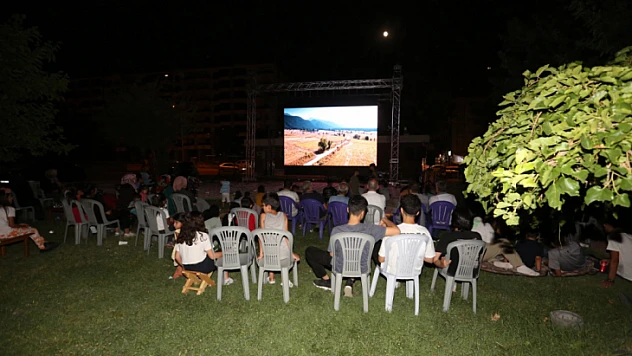 Açık Hava Sinemasına vatandaşlardan yoğun ilgi
