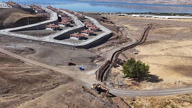 Afet konutları güneş enerjili içme suyu projesi hızla ilerliyor