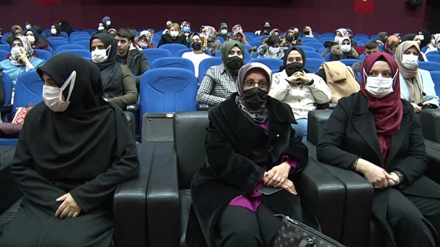 AK Parti Kadın Kolları kandil programı düzenledi