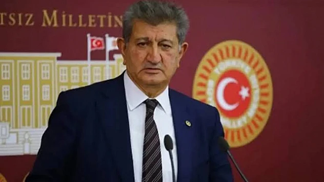 Ali Özcan bağımsız adaylığından vazgeçti!