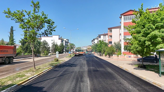 Asfalt mesaisi tüm hızıyla sürüyor