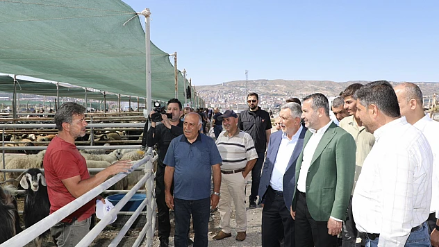 Başkan Şerifoğulları, arife günü anlamlı ziyaretler gerçekleştirdi