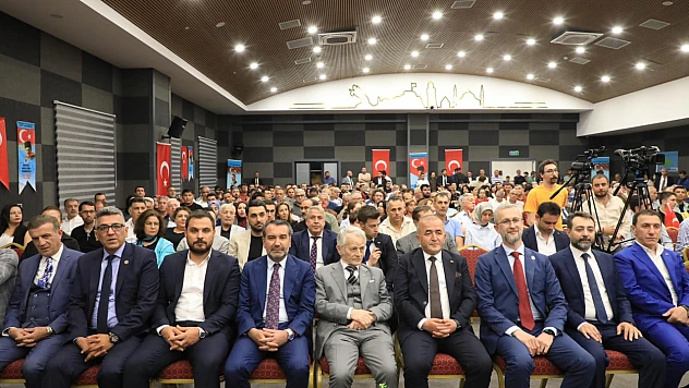 Başkan Şerifoğulları, Kırımoğlu'na 'Fahri Hemşehrilik Beratı' takdim etti