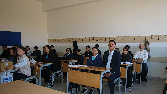 Başkan Yücel Doğan'dan öğrencilere destek