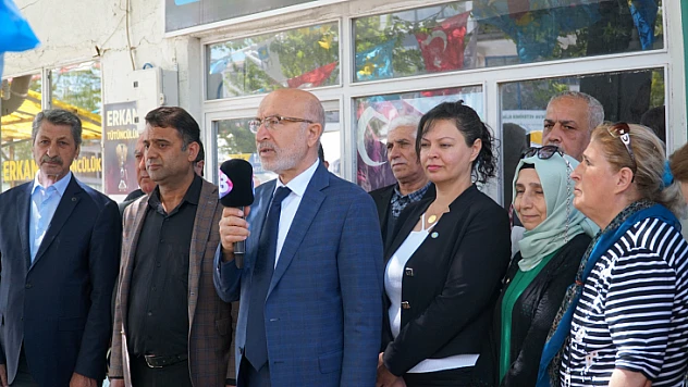 Baskil, evladı İrfan Sönmez'i bağrına bastı