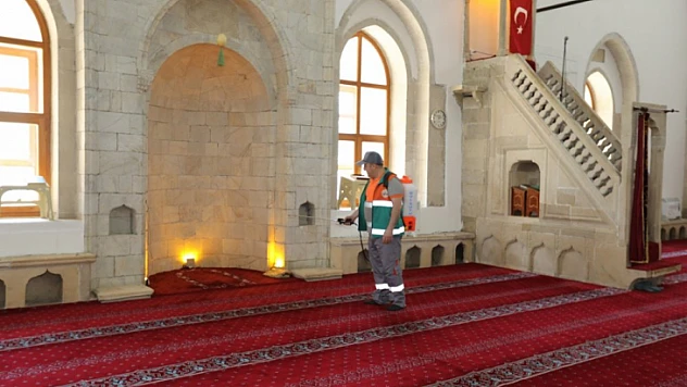 Belediye ayram öncesi şehir genelinde temizlik çalışması yaptı 