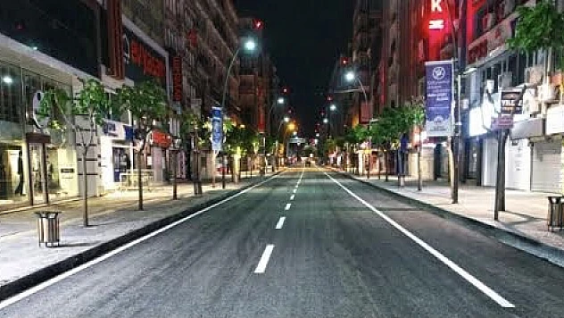 Elazığ'da 3 Cadde Araç Trafiğine Kapatıldı 