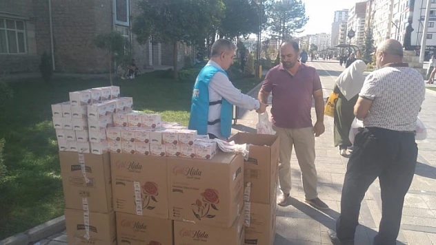 Beşir Derneği kandil simidi dağıttı