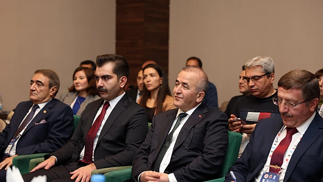 'Beyaz Ev' Modeli Antalya'da uluslararası sahneye çıktı