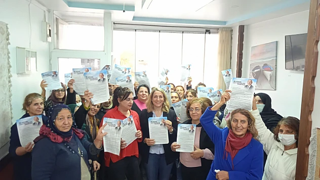 CHP'li kadınlar Elazığ'da Aile Destekleri Sigortası'nı anlatıyor