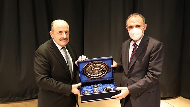 Cumhurbaşkanı başdanışmanı Prof. Dr. Saraç akademisyenlerle bir araya geldi