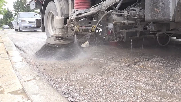 Cumhuriyet Mahallesi'nde geniş kapsamlı temizlik çalışması yapıldı