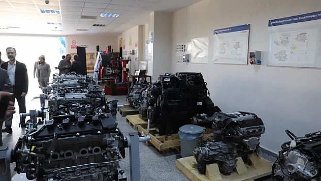 DELPHİ, FÜ'de açtığı yedek parça laboratuvarları ile eğitime destek veriyor