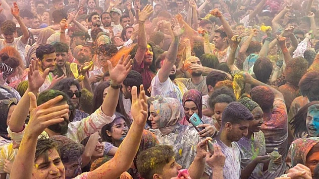 Eğitime Destek Platformu'ndan renkli festivale tepki