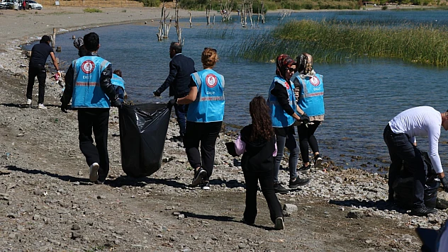 EKUT'tan Hazar Gölü'nde çevre temizliği