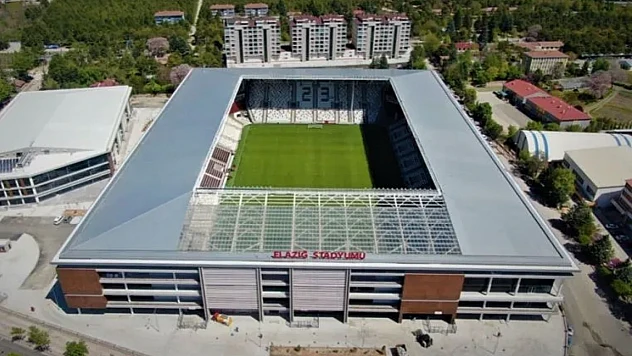Elazığ Atatürk Stadyumunda iğne atsanız yere düşmeyecek!