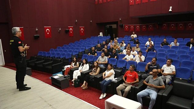 Elazığ Belediyesi çalışanlarına iletişim ve beşeri ilişkiler semineri