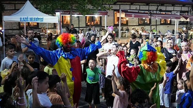 Elazığ Belediyesi gezici tiyatro şenliği her yerde