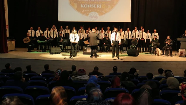 Elazığ Belediyesi Gönüllü Halk Korosu, yoğun ilgi dolayısıyla ikinci konserini düzenledi