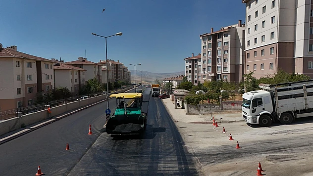 Elazığ Belediyesi, kent genelindeki asfaltlama hamlesini sürdürüyor