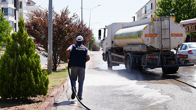 Elazığ Belediyesi'nden Ataşehir Mahallesi'nde kapsamlı temizlik çalışması