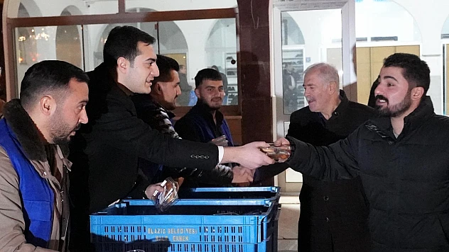Elazığ Belediyesi'nden kandil simidi ikramı
