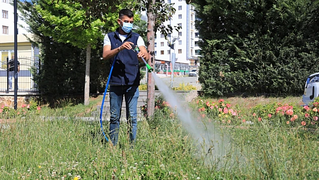 Elazığ Belediyesi'nden kurban bayramı öncesinde kent genelinde ilaçlama çalışması