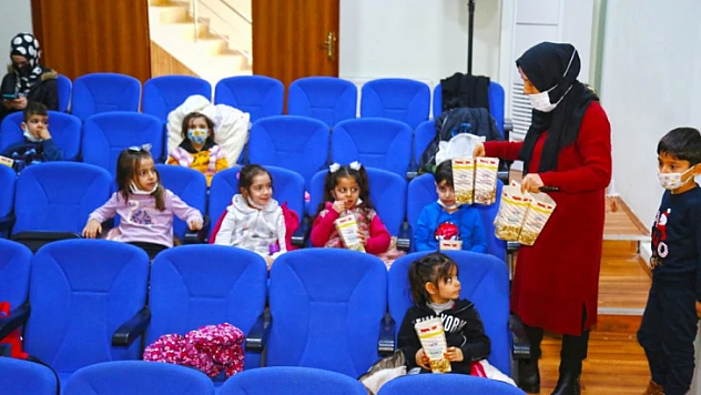 Elazığ Belediyesi'nden miniklere sinema keyfi