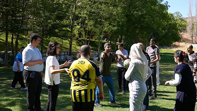 Elazığ Belediyesi'nden özel gereksinimli bireylere 'Yaza Veda' etkinliği