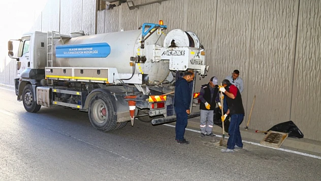 Elazığ Belediyesi Şehir Genelindeki Menfez Ve Mazgalları Temizledi 