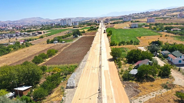 Elazığ Belediyesi yeni bağlantı yolları açmaya devam ediyor 