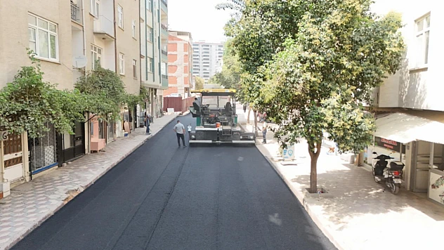 Elazığ Belediyesi, yol yenileme çalışmalarını sürdürüyor