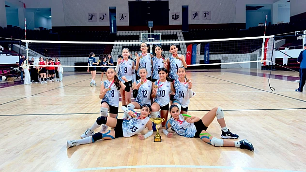 Elazığ Belediyespor, her kulvarda başarıya koşuyor