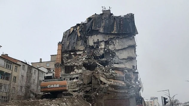 Elazığ'da ağır hasarlı bina sayısı artıyor