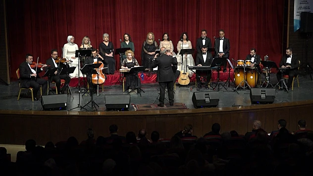 Elazığ'da yeni yıl konseri müzikseverlerden tam not aldı