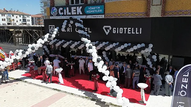 Elazığ Sabri Özel mağazasında dev indirim başlıyor