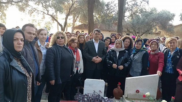 Elazığlı kadın muhtarlardan ilk kadın muhtar Gül Esin'in kabrine ziyaret