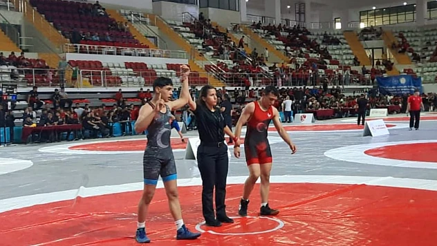 Elazığlı minik güreşçiler Türkiye Şampiyonası'na damga vurdu