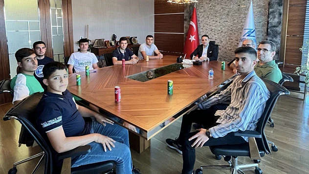 Elazığlı öğrencilerden Demirci'ye teşekkür ziyareti