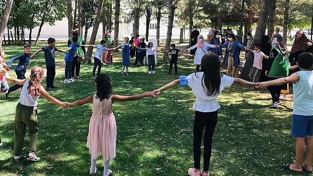 Karakoçan İHH'dan Öğrencilere Motivasyon Şenliği