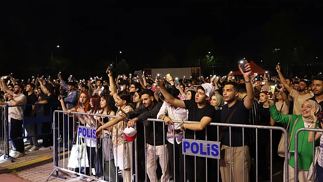 Fırat Üniversitesi 50. Yıl Festivali Rock Konseriyle devam etti