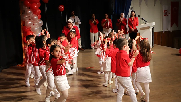 Fırat Üniversitesi kreş ve gündüz bakım evi öğrencilerinden 23 Nisan programı