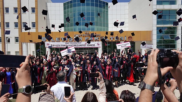 Fırat Üniversitesi'nde mezuniyet coşkusu devam ediyor