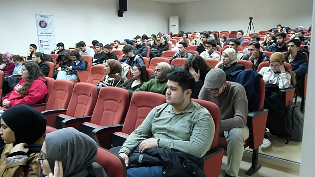 Fırat Üniversitesi'nde 'Yapay Zeka ve Kariyer Fırsatları' etkinliği