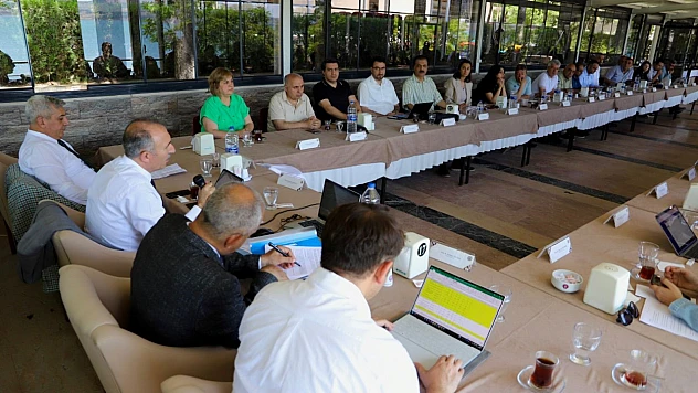 Fırat Üniversitesi Senatosu, yenilenen Hazar Gölü tesislerinde toplandı